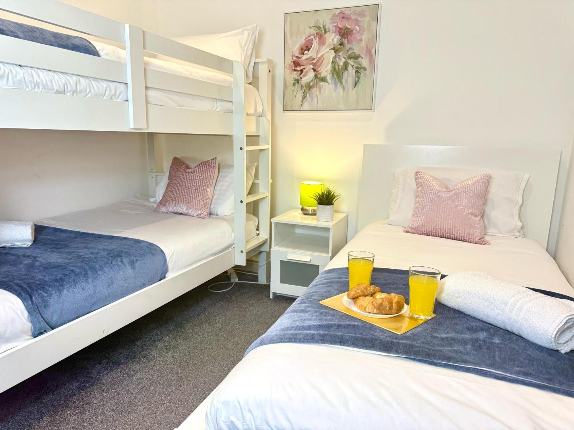 Evergreen Lodge - Two Bed Lux Flat - Parking, Garden, Patio, Wifi, Netflix - Close To Blenheim Palace & Oxford - F3 Kidlington Exterior foto
