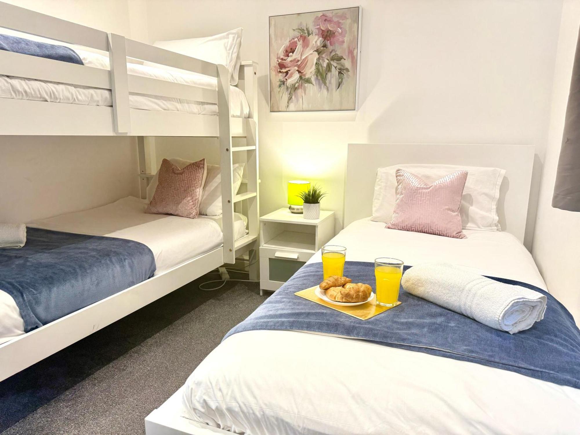 Evergreen Lodge - Two Bed Lux Flat - Parking, Garden, Patio, Wifi, Netflix - Close To Blenheim Palace & Oxford - F3 Kidlington Exterior foto