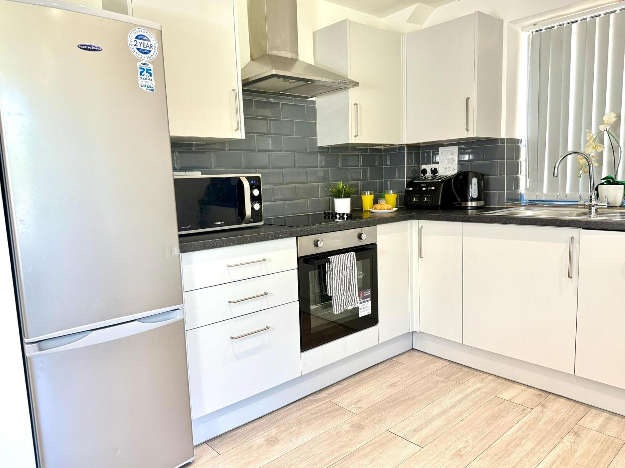 Evergreen Lodge - Two Bed Lux Flat - Parking, Garden, Patio, Wifi, Netflix - Close To Blenheim Palace & Oxford - F3 Kidlington Exterior foto